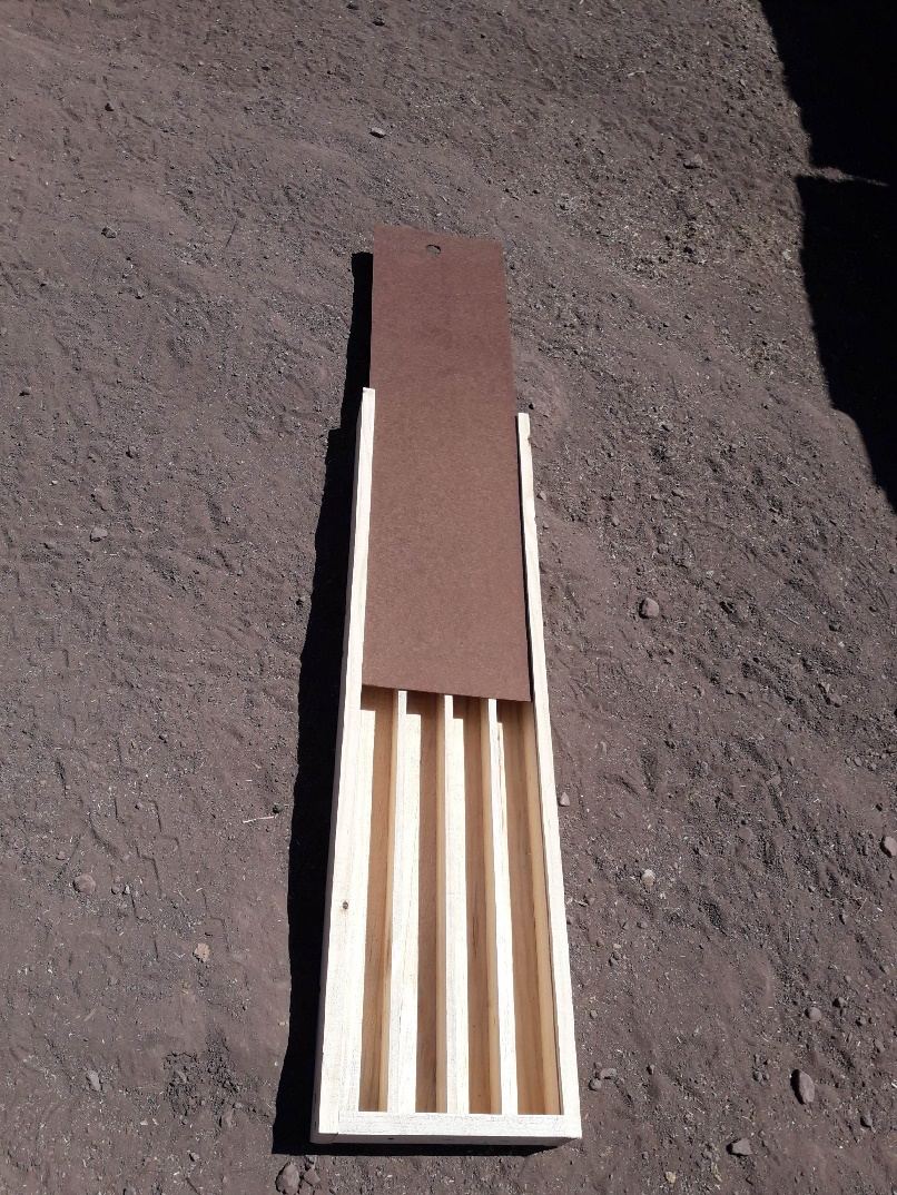 Caja porta-testigo geológico de madera